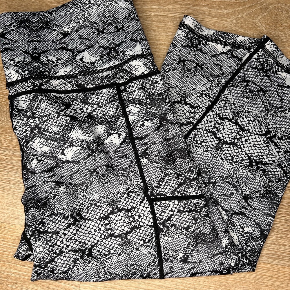 Zyia active leggings capris